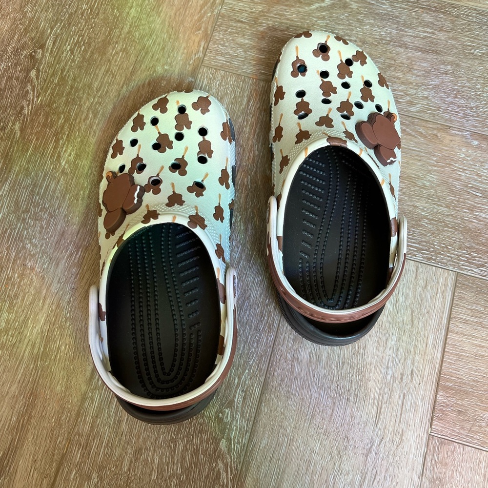 Mickey Bar Crocs size 6